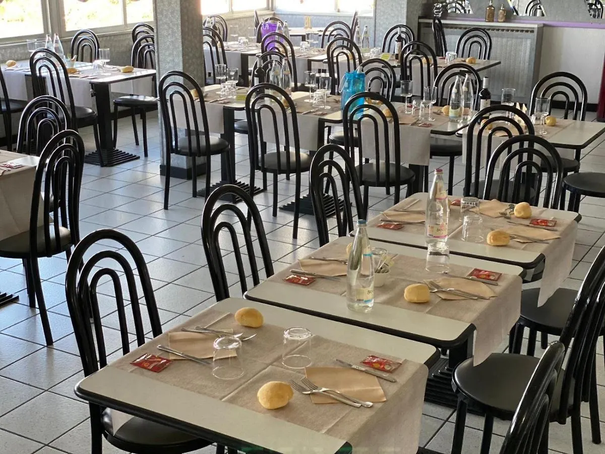 Albergo Ristorante Pizzeria Bellavista Carenno 2*,  Italy