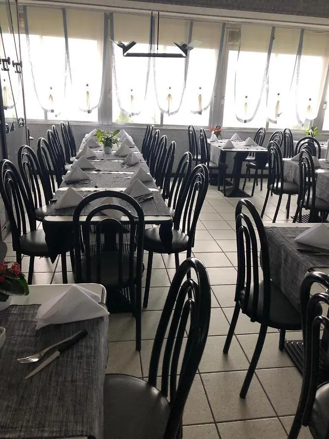 Albergo Ristorante Pizzeria Bellavista Carenno 2*,