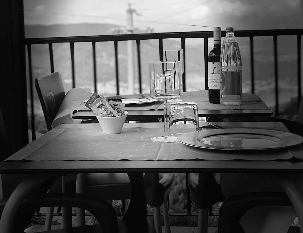 Albergo Ristorante Pizzeria Bellavista Carenno 2*,